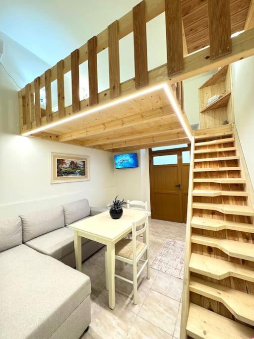 Center Duplex Wlora
